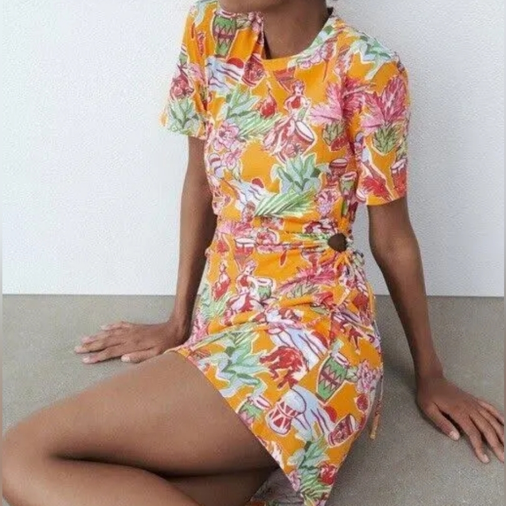ZARA Dress! Adorable jungle print orange tee dress with cutout sides! Cozy🧡